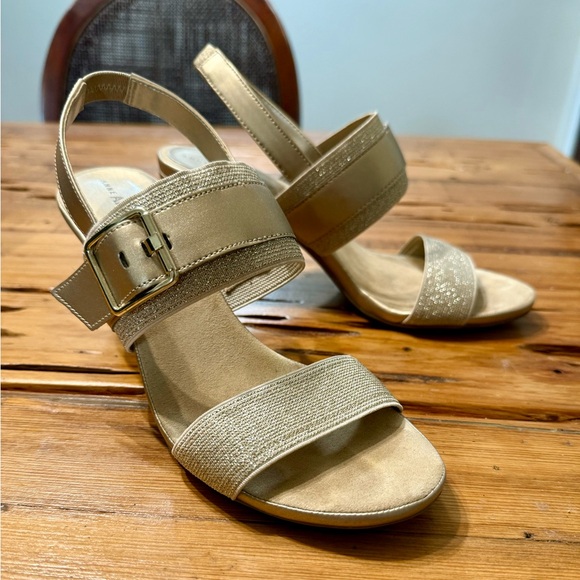 Anne Klein iFlex Gold Heels - Picture 3 of 6